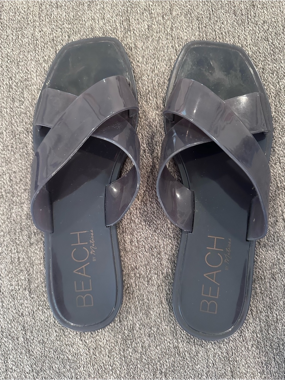 BEACH Women's Gray Jelly Crisscross Slide Sandals